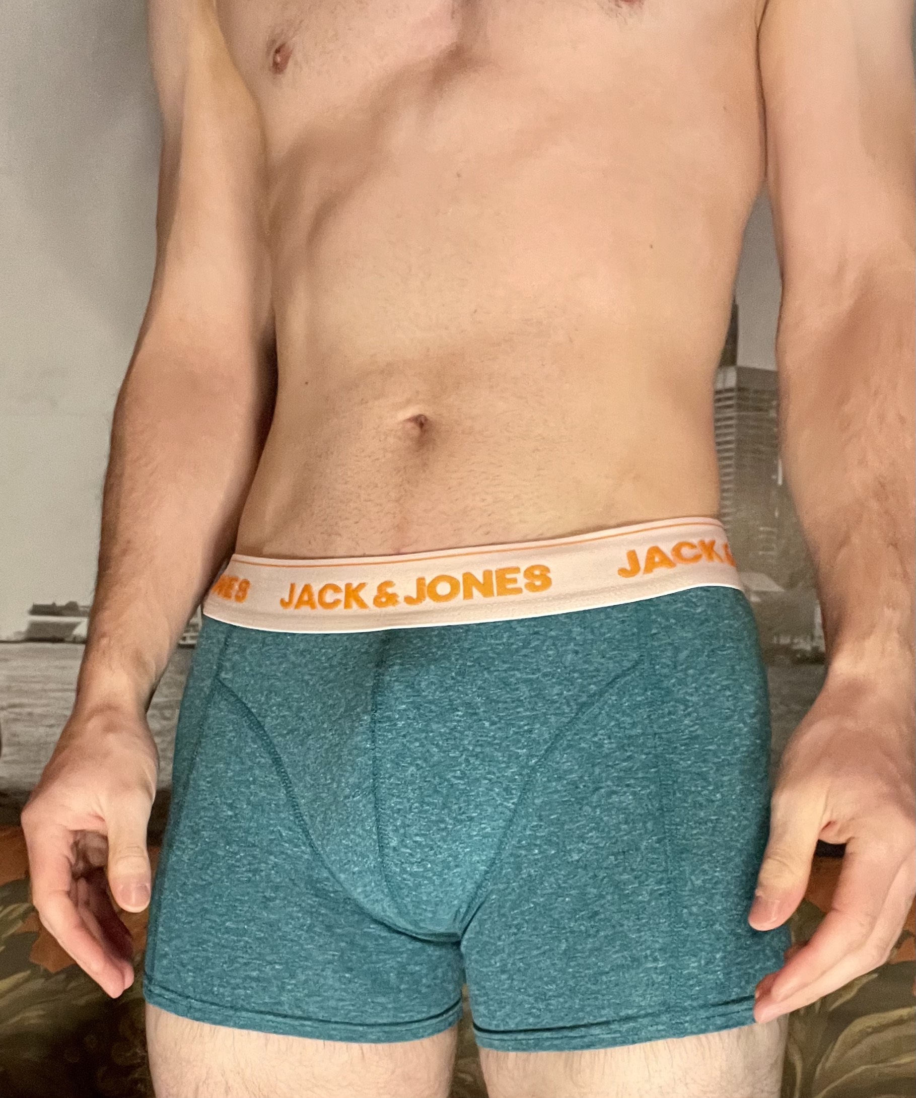 A: Grün-orangene JACK & JONES Boxershort